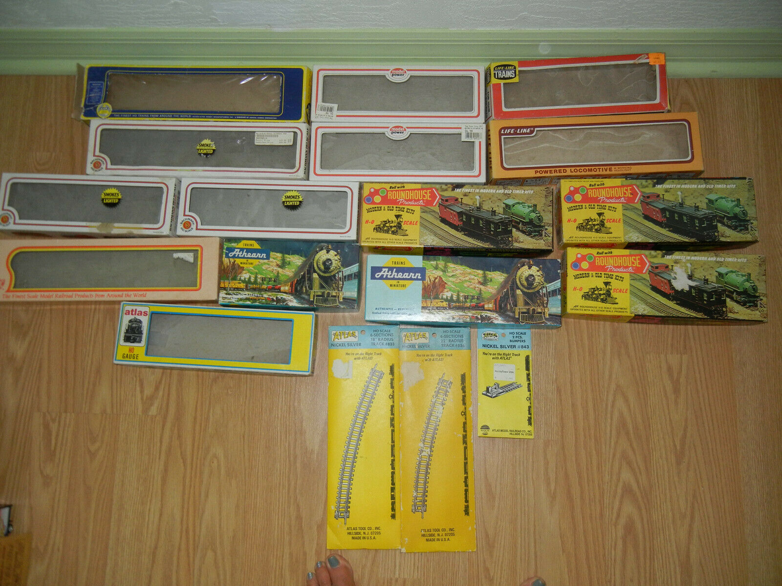 Lot Of 15 Empty Model Train Boxes And 3 Empty Track Envelopes