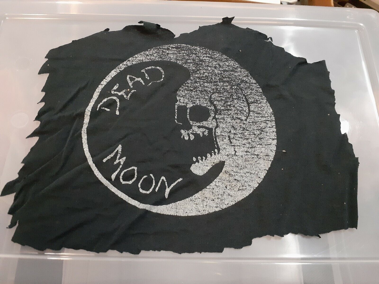 Dead Moon Logo Back Patch T-shirt Scrap Punk Goth Garage Rock ~12"x9"